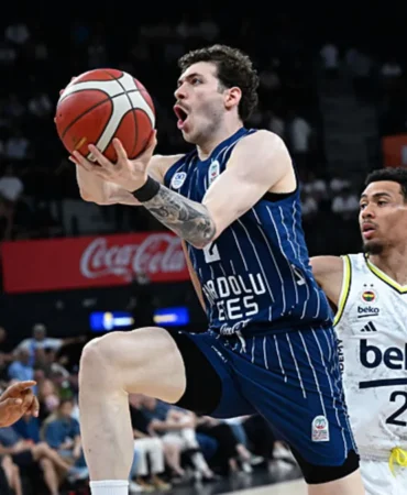 Anadolu-Efes-Sehmus-Hazer-ile-yollarini-ayirdi-featured
