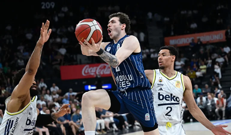 Anadolu-Efes-Sehmus-Hazer-ile-yollarini-ayirdi-featured
