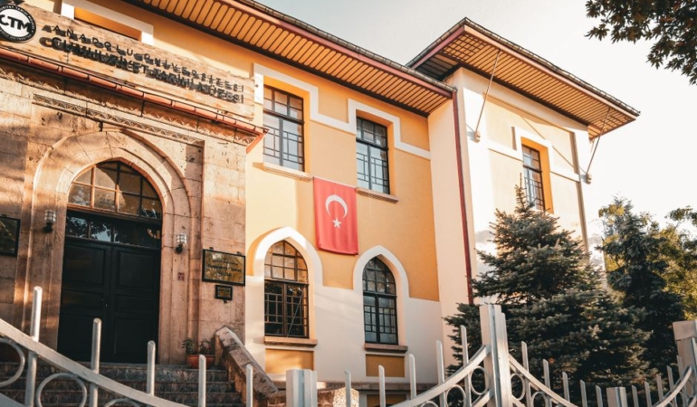 Anadolu-Universitesi-spor-camiasini-odullendirdi-featured