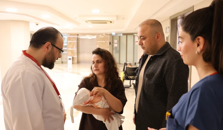 Anne-karninda-omfalosel-tanisi-kan-nakli-ve-ilk-24-saat-icinde-ameliyat-featured