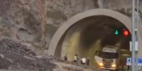 Artvin-Erzurum karayolu, sel ve heyelan nedeniyle trafiğe kapandı