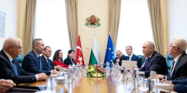 Bakan-Fidan-Rumen-Radev-ile-Bulgaristan8217da-bir-araya-geldi-featured
