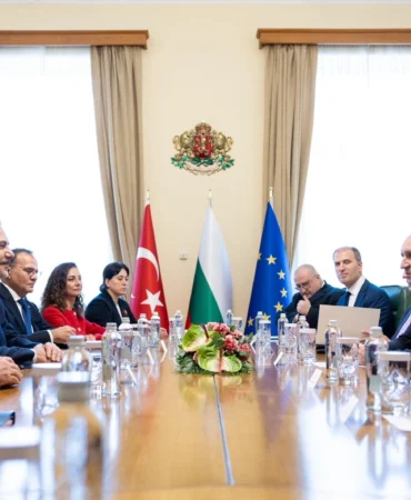 Bakan-Fidan-Rumen-Radev-ile-Bulgaristan8217da-bir-araya-geldi-featured