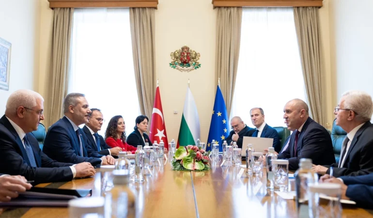 Bakan-Fidan-Rumen-Radev-ile-Bulgaristan8217da-bir-araya-geldi-featured