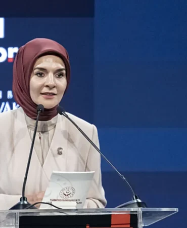 Bakan-Goktas-uyardi-Cocuklarimizi-algoritmalarin-insafina-birakamayiz-featured