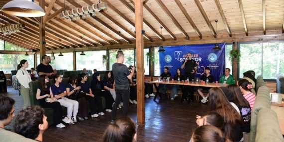 Başkan Erol Gençlerle Yatırımları Anlattı, Talepleri Dinledi