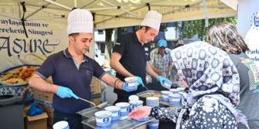 Bursa8217da-Muharrem-Bereketi-Asure-Dagitimlariyla-Devam-Ediyor-featured