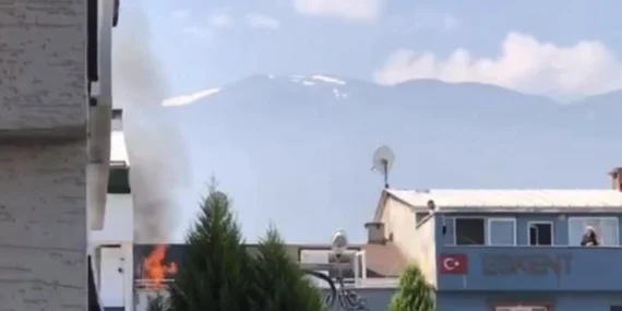 Bursa’da çıkan çatı yangını paniğe neden oldu