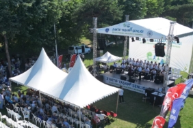 Bursada-Aktif-Yasam-Senligi-ve-Huzurevi-Kermesi-Yogun-Ilgiyle-featured