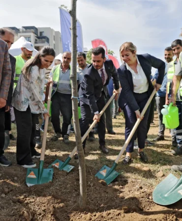 Bursada-Cevre-Haftasi-Etkinligi-200-Fidan-Toprakla-Bulustu-featured