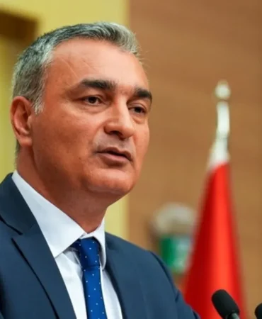 CHP-Sozcusu-Sari8217nin-8220Ozgur-Ozel-ve-Ekrem-Imamoglu-ihrac-edilecek-mi8221-yaniti-Parti-icinde-paralel-yapi-var-featured