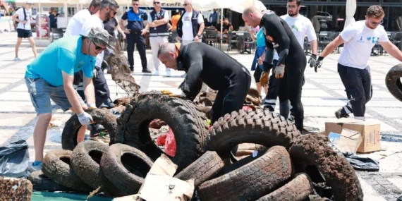 Denizden çıkarılan atıklar dikkat çekti