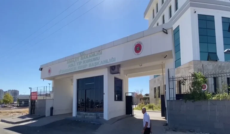 Diyarbakir8217da-silah-oyunu-trajedisi-Emre-hayatini-kaybetti-featured