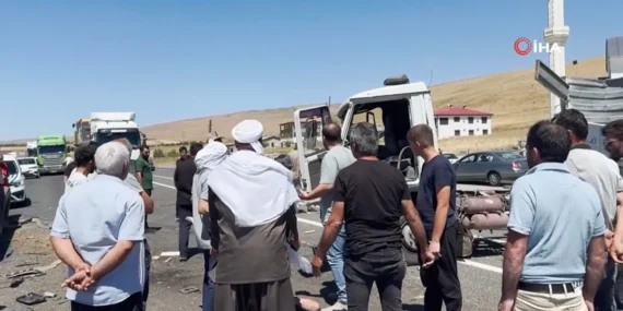Elazigda-Kamyonlar-Carpisti-1-Yarali-Bildirildi-featured