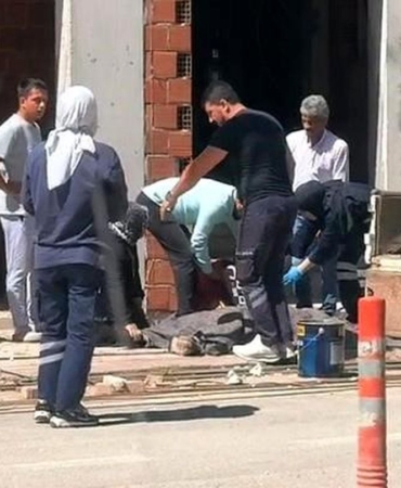 Elektrik-akimina-kapilan-isci-insaattan-duserek-hayatini-kaybetti-featured
