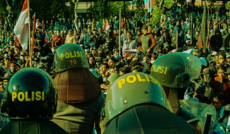 Endonezya8217da-Polislerin-Sivil-Gorevlerde-Bulunma-Imkani-featured