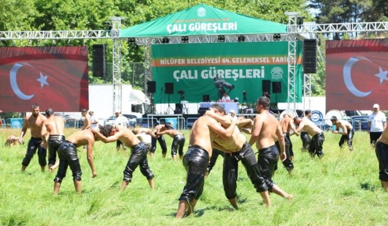 Er-meydaninda-baspehlivan-netlesti-featured