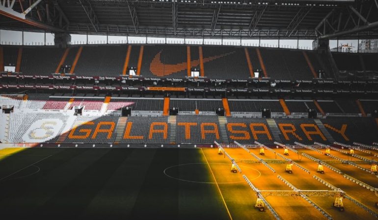 Galatasaray-Baskani-Bayern-Efsanesiyle-Bulusacak-featured