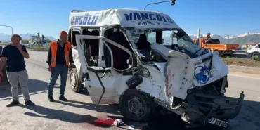 Hakkari-Yuksekova8217da-korkunc-trafik-kazasi-3-olu-3-yarali-featured