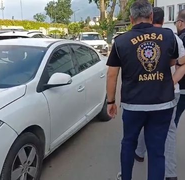 Interpol8217in-Kirmizi-Bulteniyle-Aranan-S.B.-Bursa8217da-Yakalandi-featured