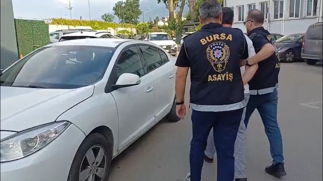 Interpol8217in-Kirmizi-Bulteniyle-Aranan-S.B.-Bursa8217da-Yakalandi-featured
