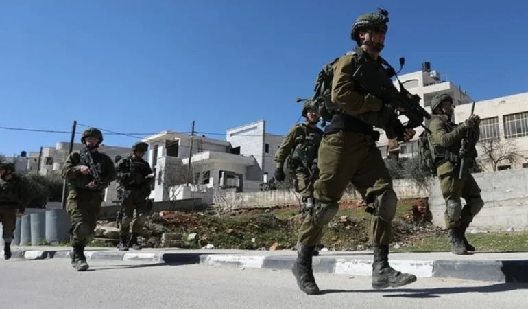 Israil-askerleri-Bati-Seria8217da-bir-Filistinli-genci-ezdi-featured