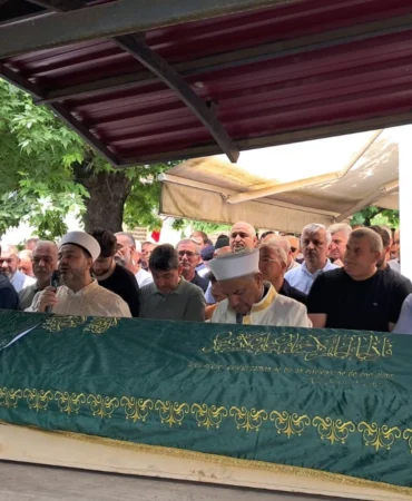 Iznik8217in-Taninmis-Is-Insani-Ahmet-Kara-Vefat-Etti-featured