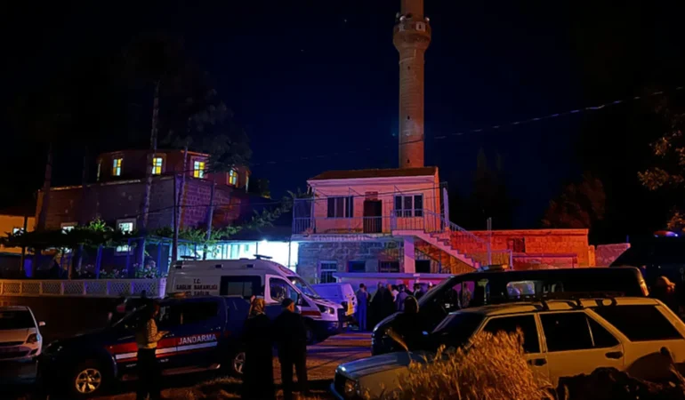 Kayseri8217de-camide-tartisma-kanli-bitti-2-kisi-bicaklandi-oldu-featured