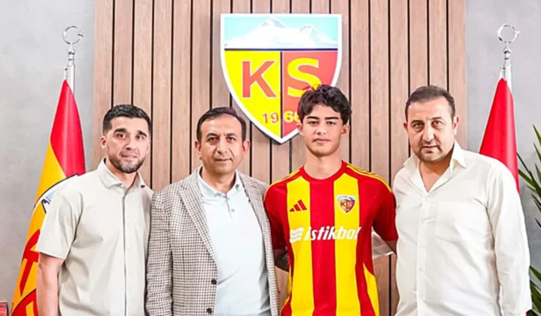 Kayserispor-Kayra-Cihan-ile-3-yillik-sozlesmeyi-imzaladi-featured
