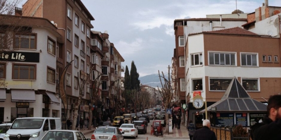 Kırıkkale’de Araç, Beyaz Eşya Mağazasına Girdi