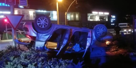 Kocaeli’de otomobil ve motosiklet çarpıştı: 4 yaralı