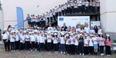 Kucuk-Ogrenciler-Fide-Dikimiyle-Doga-Bilinci-Edindi-featured