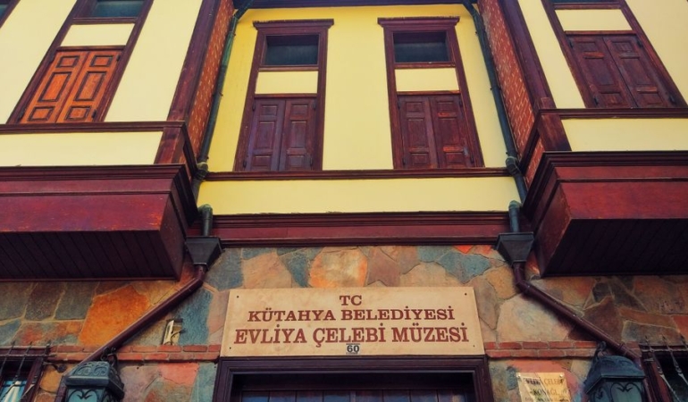 Kutahya-Belediye-Baskani-Spor-Okulunu-Ziyaret-Etti-featured