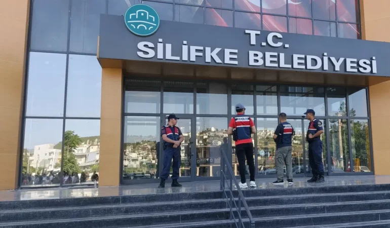 Mersin-Silifke8217de-yolsuzluk-operasyonu-Mustafa-Turgut-dahil-gozaltilar-featured