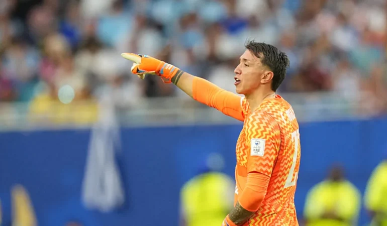 Muslera-Dunya-Kupasi-tarihinde-rekoru-paylasarak-ortak-oldu-featured