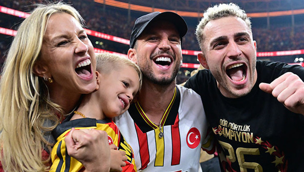 Okan-Buruk-istedi-Mertens8217in-Galatasaray8217da-surpriz-donusu-featured