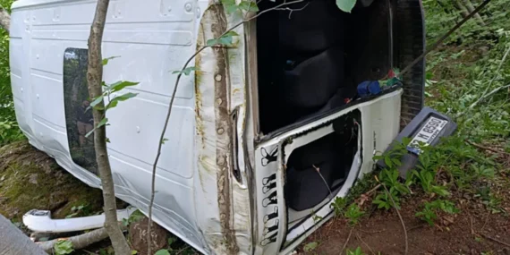 Ordu’da uçuruma yuvarlanan minibüste yaralılar var