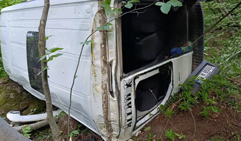 Ordu8217da-ucuruma-yuvarlanan-minibuste-yaralilar-var-featured