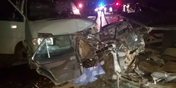 Otomobil ile panelvan kafa kafaya çarpıştı: 1 ölü, 2 yaralı