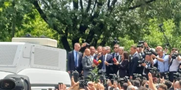 Ozgur-Ozel-TBMM-Onundeki-Kalabaliga-Seslendi-featured