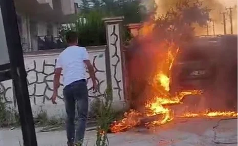 Park halindeki araç alevlere teslim oldu