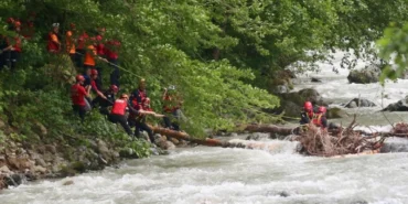 Rize8217de-kaybolan-kisiyi-aramak-icin-giden-AFAD-ekibinden-1-olu-featured
