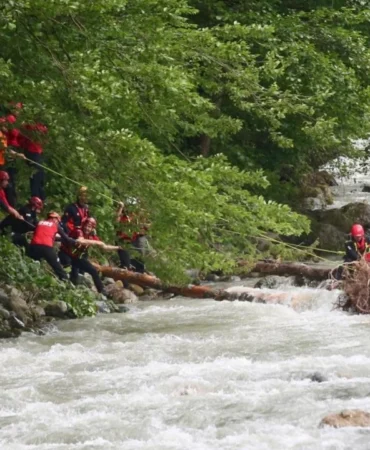 Rize8217de-kaybolan-kisiyi-aramak-icin-giden-AFAD-ekibinden-1-olu-featured
