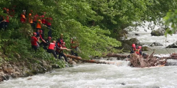 Rize’de kaybolan kişiyi aramak için giden AFAD ekibinden 1 ölü