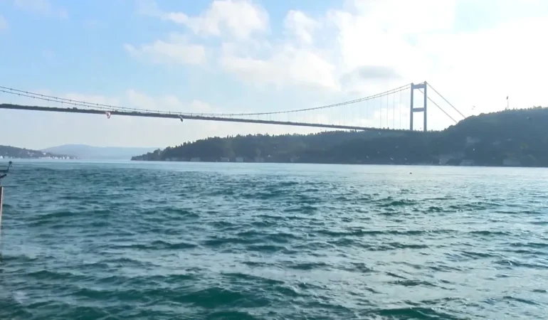 SON-DAKIKA-Istanbul-Bogazi-transit-gemi-gecisine-kapatildi-featured