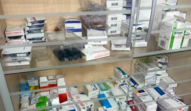 Sahte-Doktor-Operasyonu-Cihazlar-ve-Ilaclar-Ele-Gecirildi-featured