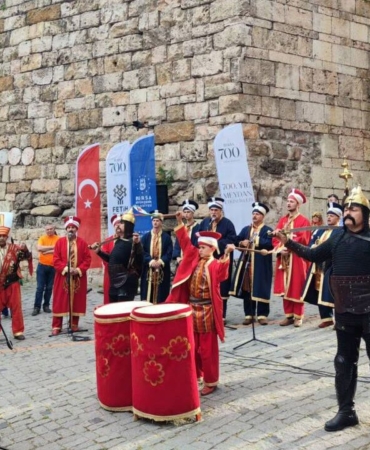 Saltanat-Kapida-Mehter-Coskusu-Suruyor-featured
