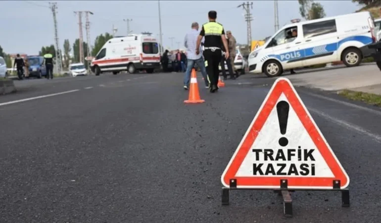 Samsun8217da-iki-arac-carpisti-3-kisi-yaralandi-featured