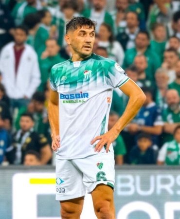Sefa-Narine-iki-kulup-talip-Bursasporda-transfer-ruzgari-featured
