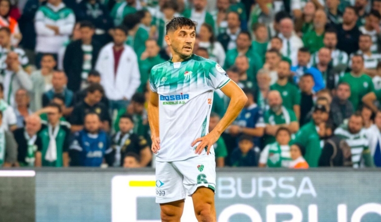 Sefa-Narine-iki-kulup-talip-Bursasporda-transfer-ruzgari-featured